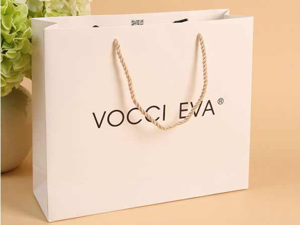 服(fu)飾手提袋(dài)